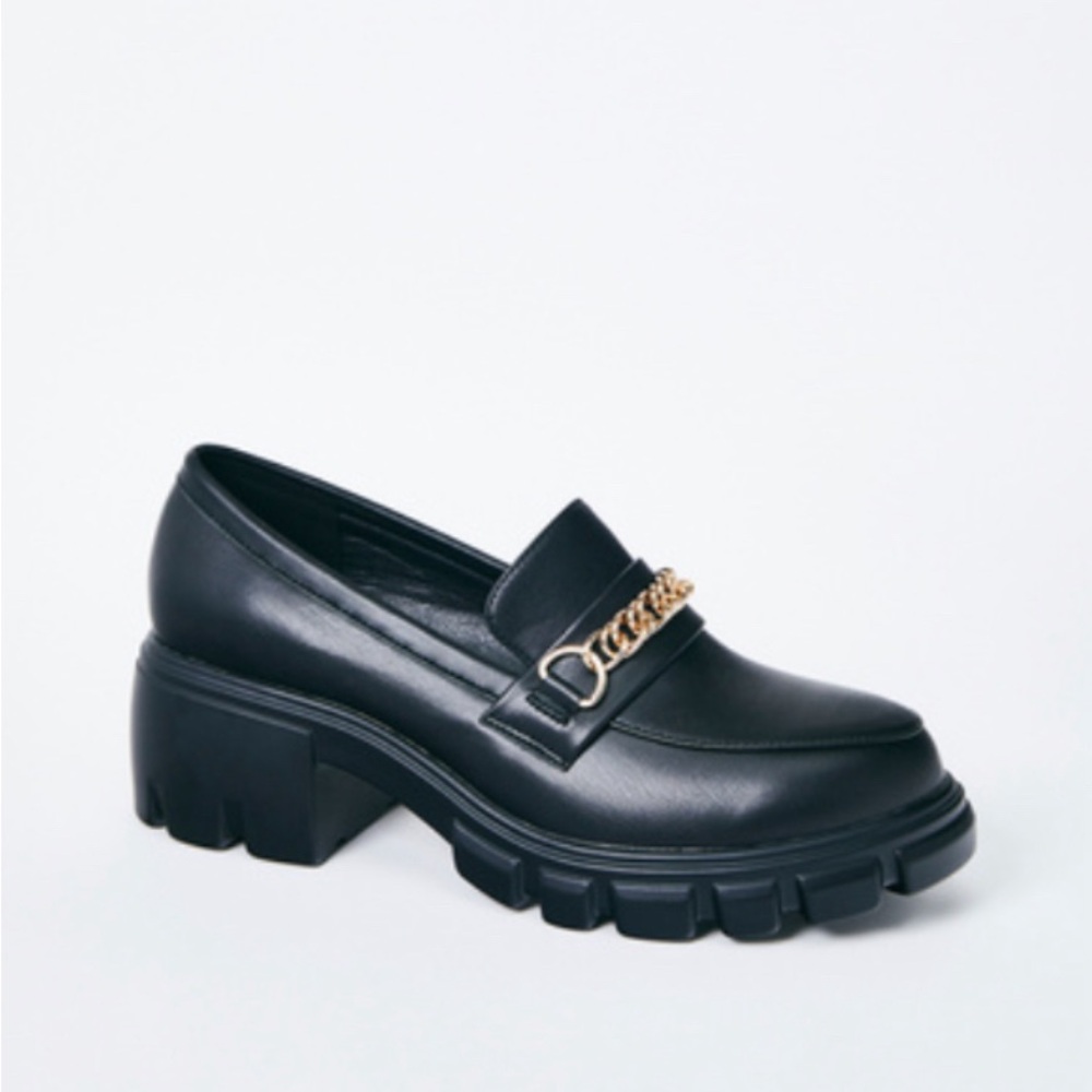 NWOT Black Caviar Loafer